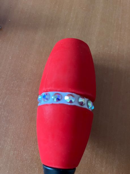 Strass (2) sur élastique pour décoration de massues